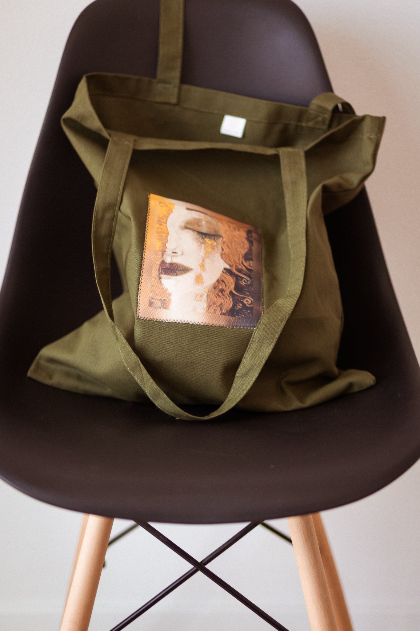 Custodi — borsa con patch artista
